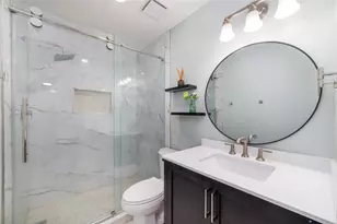 26 S White Pebble Ct, The Woodlands, TX 77380 - Photo 15