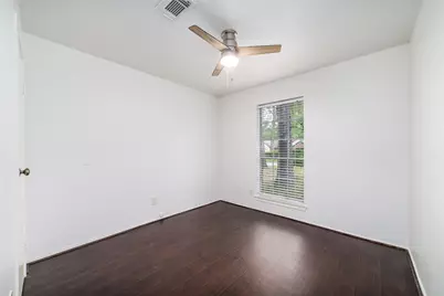 26 S White Pebble Court, The Woodlands, TX 77380 - Photo 17