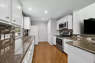1421 W 26th St, Houston, TX 77008 - Photo 5