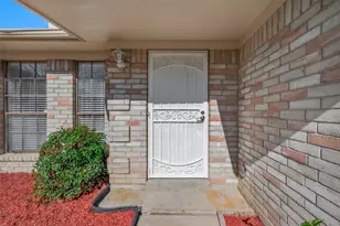10810 Umber Ct, Houston, TX 77099 - Photo 3