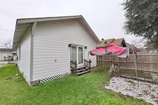 1217 Campbell St, Houston, TX 77009 - Photo 3