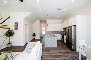 5205 Bataan Rd, Houston, TX 77033 - Photo 11