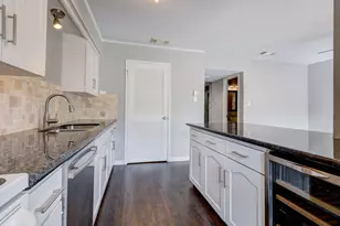 6444 Burgoyne Rd, Houston, TX 77057 - Photo 9