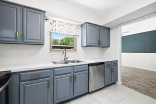 9263 Westwood Village Dr, Houston, TX 77036 - Photo 5