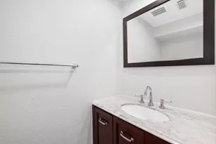 9263 Westwood Village Dr, Houston, TX 77036 - Photo 9