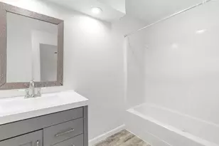 9263 Westwood Village Dr, Houston, TX 77036 - Photo 11