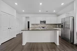 630 Harbor Colony Ln, La Marque, TX 77568 - Photo 5