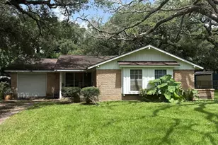332 County Rd 698A, Angleton, TX 77515 - Photo 1