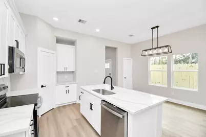 8409 Sunnyhill Street, Houston, TX 77088 - Photo 7