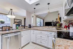 115 Litchfield Ln, Houston, TX 77024 - Photo 11