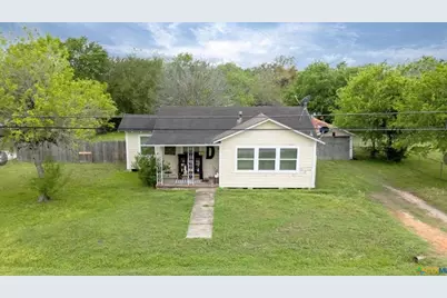 704 Maple St, Yoakum, TX 77995 - Photo 1