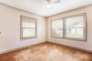 704 Maple St, Yoakum, TX 77995 - Photo 9