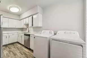 2815 Greenridge Dr, Houston, TX 77057 - Photo 3
