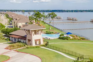 8435 Erasmus Landing Ct, Houston, TX 77044 - Photo 43