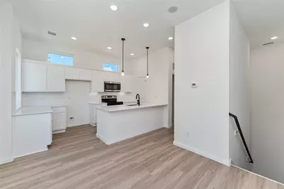 4713 Mallow Street #C/D, Houston, TX 77033 - Photo 5