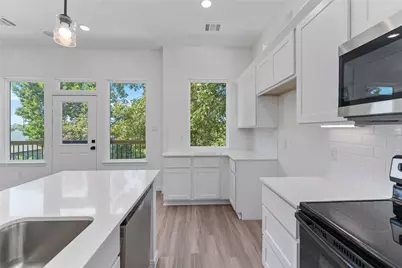 4713 Mallow Street #C/D, Houston, TX 77033 - Photo 9