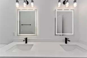 4713 Mallow St, Houston, TX 77033 - Photo 15