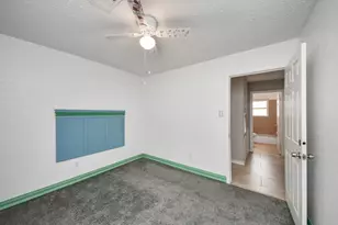 5758 Heron Dr, Houston, TX 77033 - Photo 29