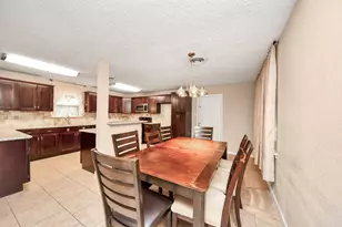 5758 Heron Dr, Houston, TX 77033 - Photo 13