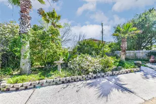 1425 Harbor View Dr, Galveston, TX 77550 - Photo 23