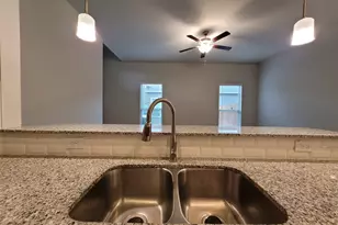 210 Oakcrest, Conroe, TX 77304 - Photo 7