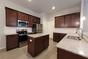 210 Oakcrest, Conroe, TX 77304 - Photo 5