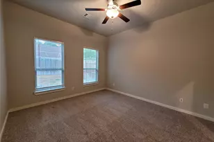 210 Oakcrest, Conroe, TX 77304 - Photo 11