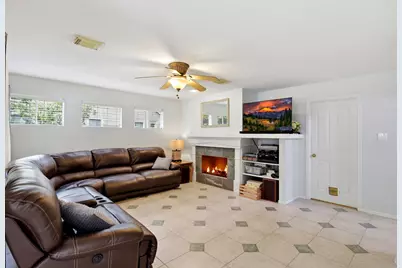 38 Dovewing Place, The Woodlands, TX 77382 - Photo 9