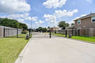 2815 Bowlin Leaf Ln, Houston, TX 77014 - Photo 5