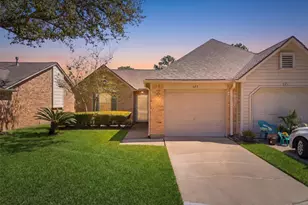623 E Country Grove Cir, Pearland, TX 77584 - Photo 1