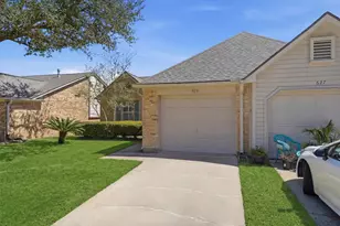 623 E Country Grove Cir, Pearland, TX 77584 - Photo 3