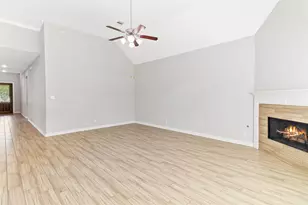 208 Woodside Ct, Clute, TX 77531 - Photo 7