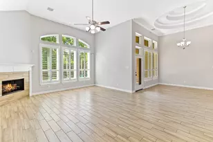 208 Woodside Ct, Clute, TX 77531 - Photo 3