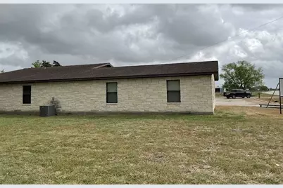 208 E York Street, Ganado, TX 77962 - Photo 11