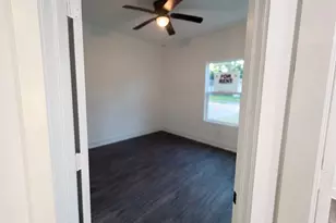 5838 Beldart St, Houston, TX 77033 - Photo 13