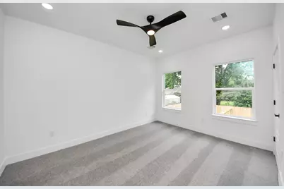 8117 Sterlingshire Street #A/B, Houston, TX 77078 - Photo 19