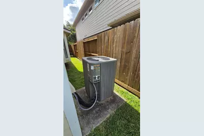 11047 Knobbley Oak Court, Houston, TX 77065 - Photo 9