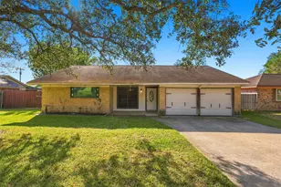 1906 Kings Ln, Alvin, TX 77511 - Photo 1