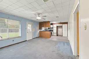 1906 Kings Ln, Alvin, TX 77511 - Photo 3