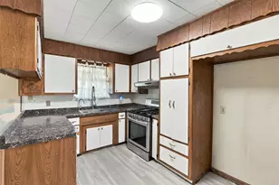 1906 Kings Ln, Alvin, TX 77511 - Photo 5