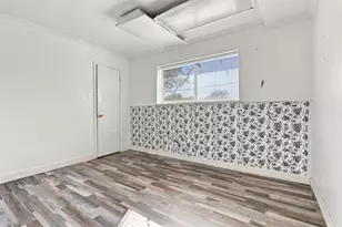 1906 Kings Ln, Alvin, TX 77511 - Photo 11
