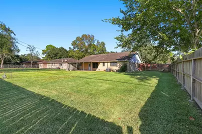 1906 Kings Lane, Alvin, TX 77511 - Photo 19