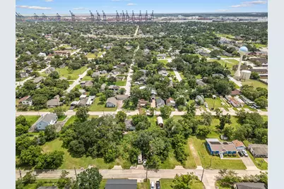 135 Pine Bluff Street, La Porte, TX 77571 - Photo 3