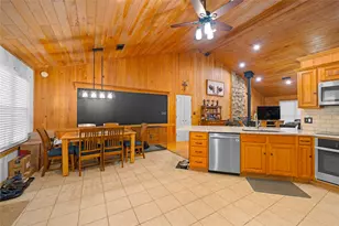 9895 Hickory Ridge Dr, Conroe, TX 77303 - Photo 11