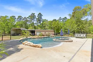 9895 Hickory Ridge Dr, Conroe, TX 77303 - Photo 25