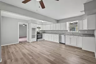 1004 S 2nd St, La Porte, TX 77571 - Photo 9