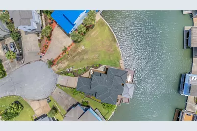 1303 Outrigger, Tiki Island, TX 77554 - Photo 35