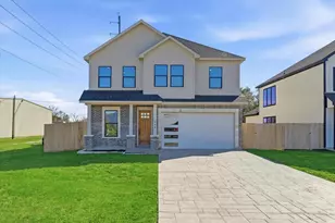 320 E Main St, La Porte, TX 77571 - Photo 1