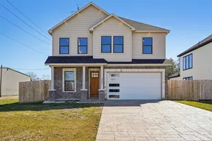 320 E Main St, La Porte, TX 77571 - Photo 1