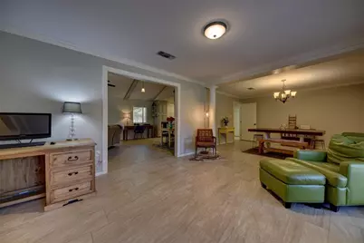 2107 Timberlane, Conroe, TX 77301 - Photo 5